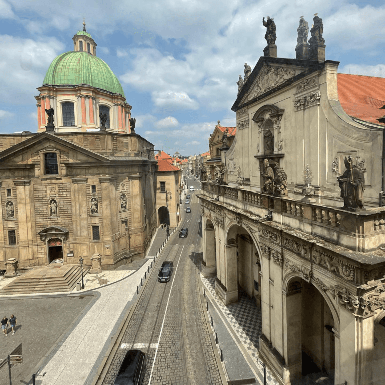 Colloredo-Mansfeldský palác